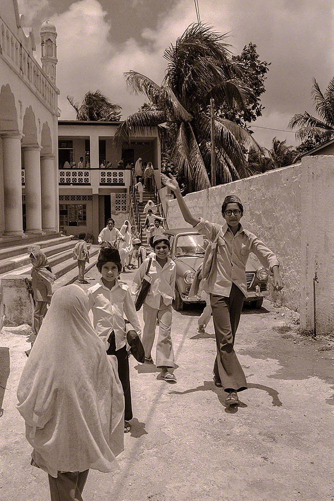School children leave the school at Jumma Masjid 1976 h3-08-24